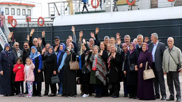 Asker arkadaşları ve aileleri 40 yıl sonra buluştu