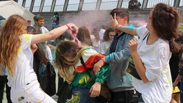 Boya festivalinde renkli görüntüler oluştu