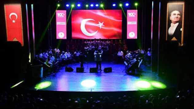 19 Mayıs'tan Büyük Zafere Sergisi ve Müzikali Samsunluları büyüledi