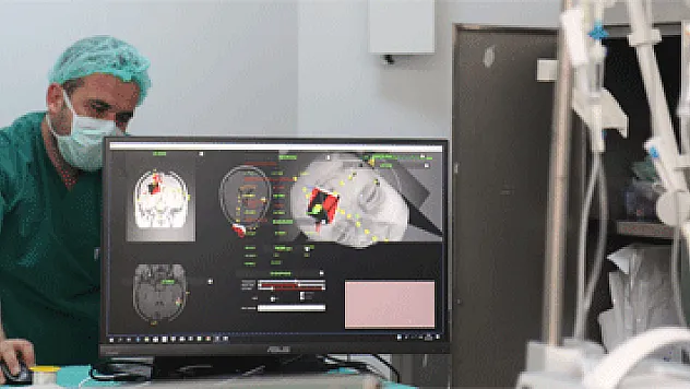 Genç hemşireyi felç olmaktan kurtaran operasyon