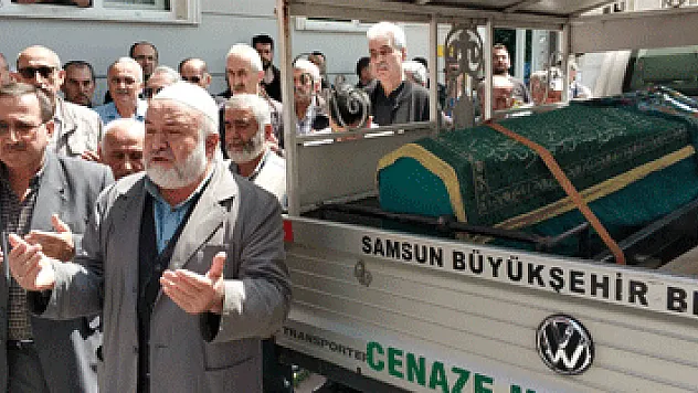 Kocası tarafından öldürülen genç kadın için evinin önünde helallik alındı