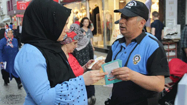 Polisler vatandaşları bilinçlendirdi
