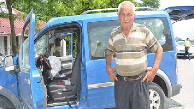 Hafif ticari araç evin çevre duvarına çarptı: 4 yaralı 