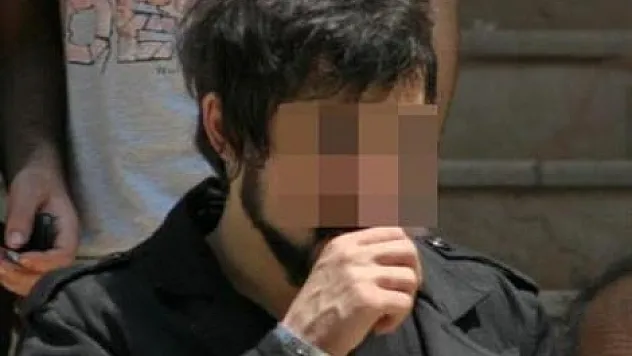 Polisin pantolonunu yırttı