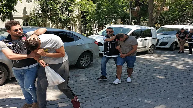 4 yabancıya uyuşturucu ticaretinden gözaltı 