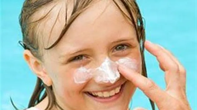 Çocuğunuza güneş kremi sürmeyin!