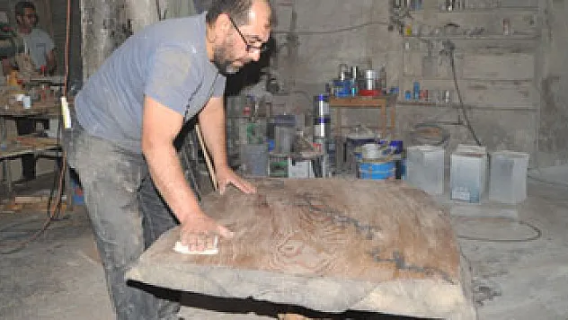 Ağaç ustası mesleğinin kaybolmaması için direniyor