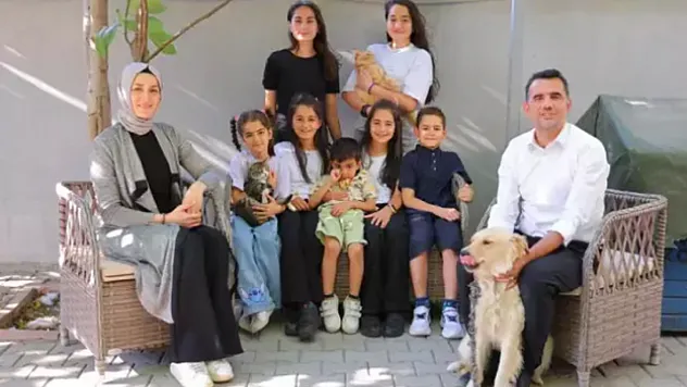 7 çocuklu öğretmen çift tebessüm ettirdi