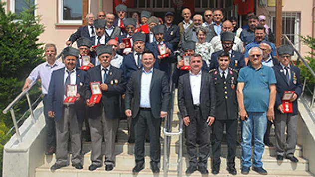 Kıbrıs gazilerine madalya