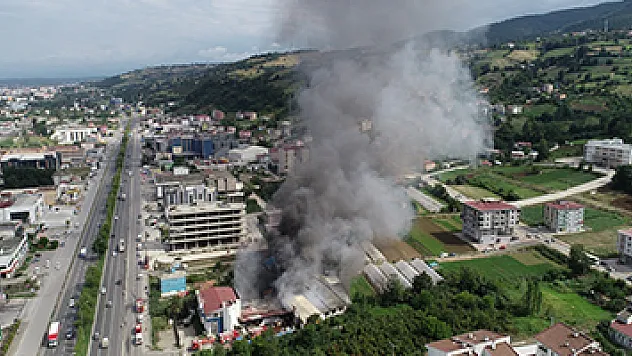 Mağaza yangını 4,5 saatte söndürüldü