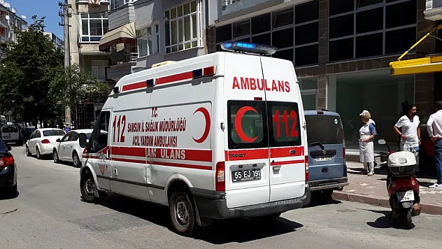 Otomobilin çarptığı küçük çocuk yaralandı   