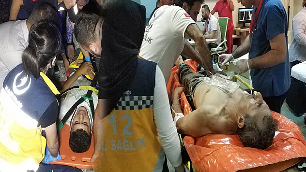 Motosikletle gece yarısı şarampole yuvarlanıp hastanelik oldular 