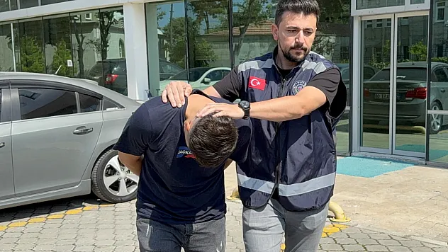 705 gram metamfetamin çocuk aracının tekerine gizlenmiş