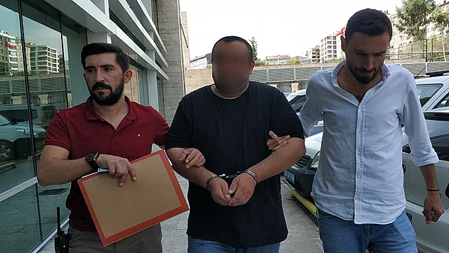 Babasına bıçak dayayıp 300 lirasını gasp etti 