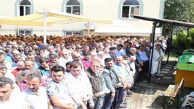 Sel kurbanları son yolculuğuna uğurlandı