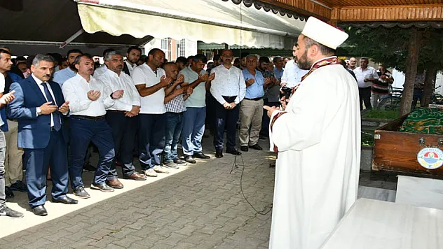 Denize düştükten 1 ay sonra cesedine ulaşılan genç son yolculuğuna uğurlandı 