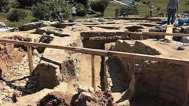 Vezirköprü'de Tunç Çağı'ndan kalma çanak ve çömlek parçaları bulundu 