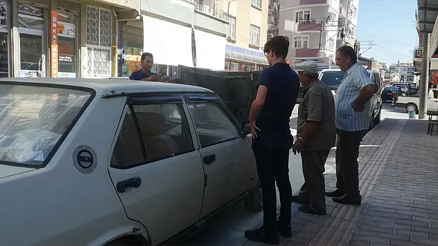 Seyir halindeki otomobil alev aldı  