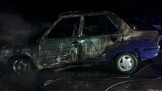 Seyir halindeki otomobil küle döndü