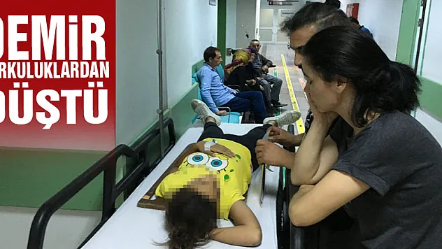 10 yaşındaki çocuk demir korkulukların üzerinde oturduğu sırada 3 metrelik yükseklikten düştü