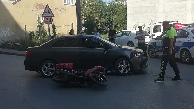 Otomobil ile motosiklet çarpıştı: 1 yaralı