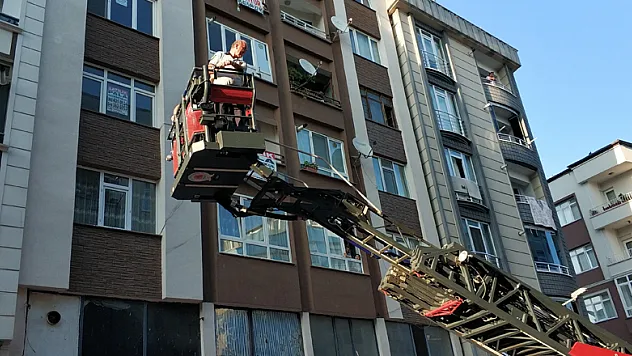 Evden gelen koku polisi ve itfaiyeyi alarma geçirdi
