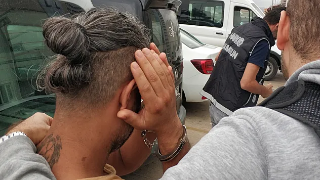 Uyuşturucu ticareti yapan yabancı uyruklu 2 kişi tutuklandı