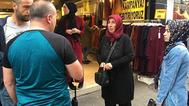 Yaşlı kadının çantasından emekli maaşı çalındı