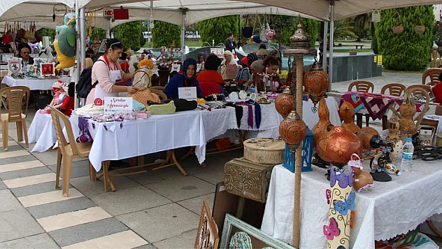  Samsun kadınının el emeği Çarşı 1919 yine dopdolu