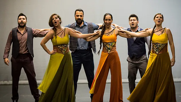 Bavulda biriken türküler 'Seyyah' ile sahnede