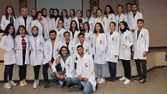 OMÜ'nün kimyager adayları beyaz önlüklerini giydi