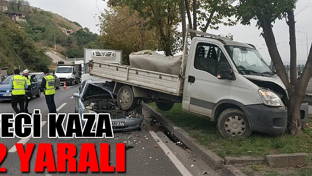 Samsun'da otomobil kamyonetin altına girdi: 2 yaralı