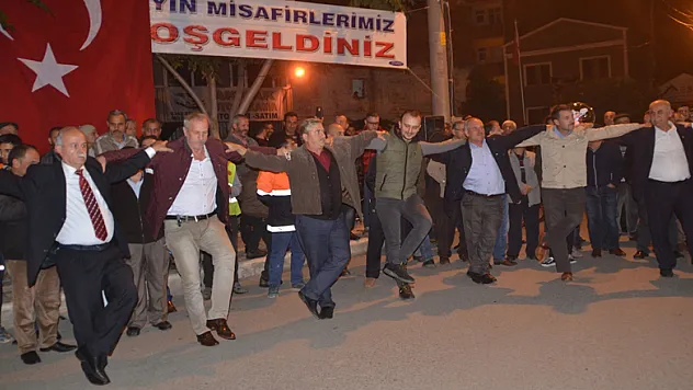 Davullu-zurnalı Cumhuriyet kutlaması