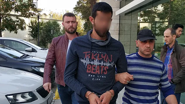 Hapis cezası bulunan zanlı, balıkçı teknesiyle kaçarken denizde yakalandı