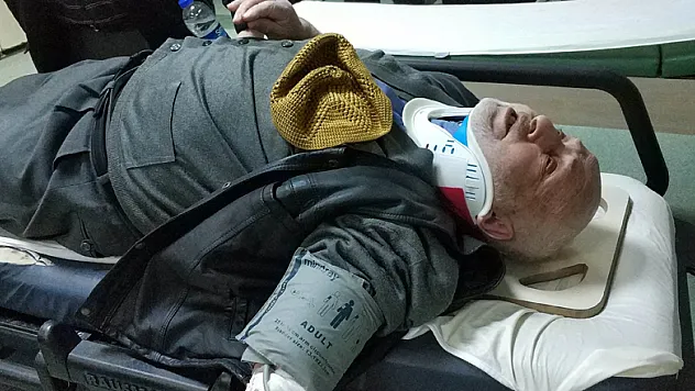 Camiye giderken kamyonet çarptı