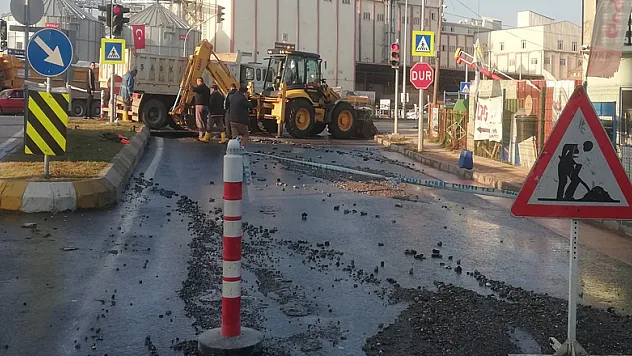 Patlayan boru 4 mahalleyi susuz bıraktı