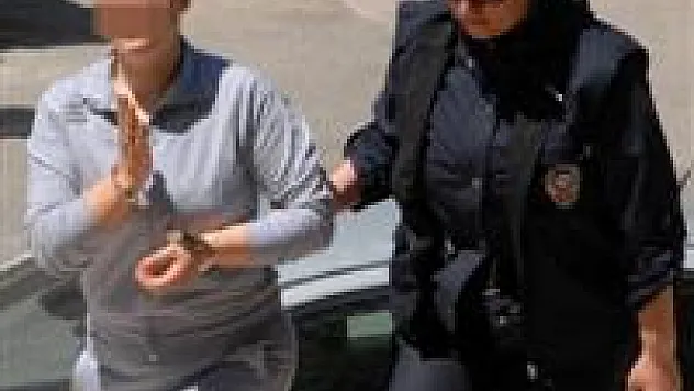 Genç kadın eski sevgilisini hastanelik etti