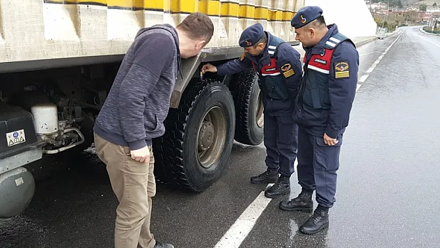 Jandarmadan kış lastiği denetimi