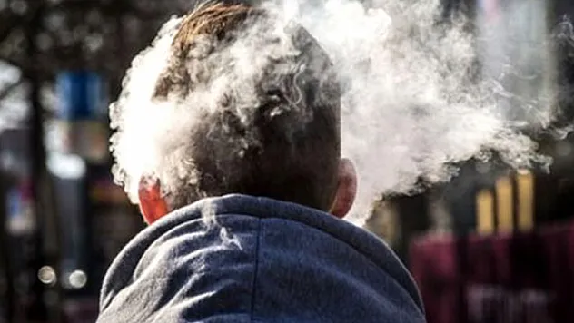 Sigarada düz ve standart paket uygulaması başlıyor