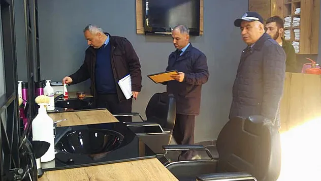 Berber ve kuaförler denetlendi