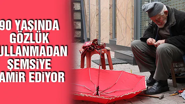 90 yaşında gözlük kullanmadan şemsiye tamir ediyor