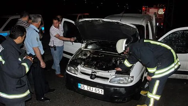 Park halindeki kamyonette yangın çıktı