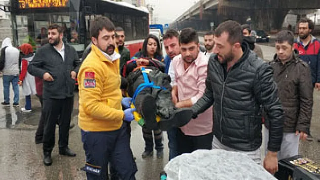 Motosiklet ile otomobil çarpıştı: 1 yaralı