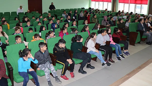 Öğrencilere havacılık meslekleri tanıtıldı