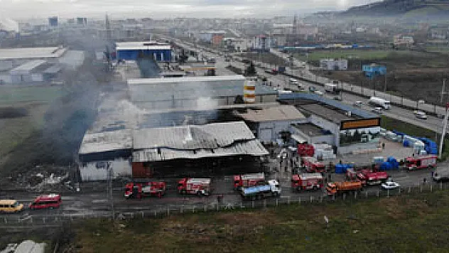 Fabrika yangınında facianın eşiğinden dönüldü