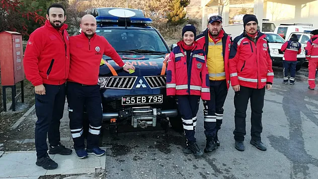 Samsun UMKE Ayşe Yıldız'ın 29 saat sonra enkaz altından kurtarılmasına ortak oldu