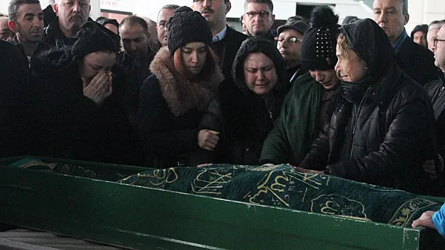 Kalbine yenik düşen sağlık memuru için tören