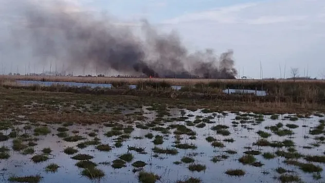 Simenit Gölü'nde yangın