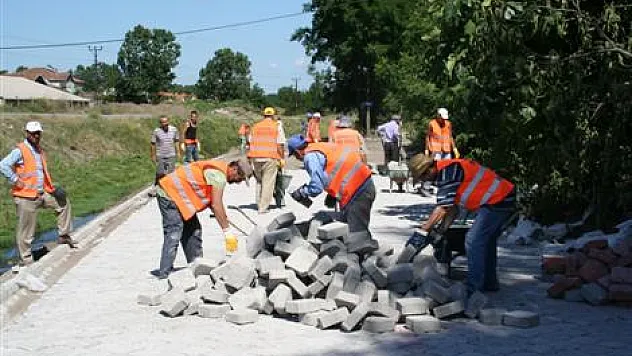 Tekkeköy'de yol çalışmaları sürüyor