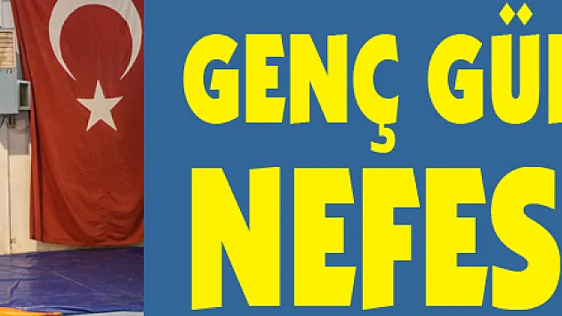 Genç güreşçilerin mücadelesi nefes kesti